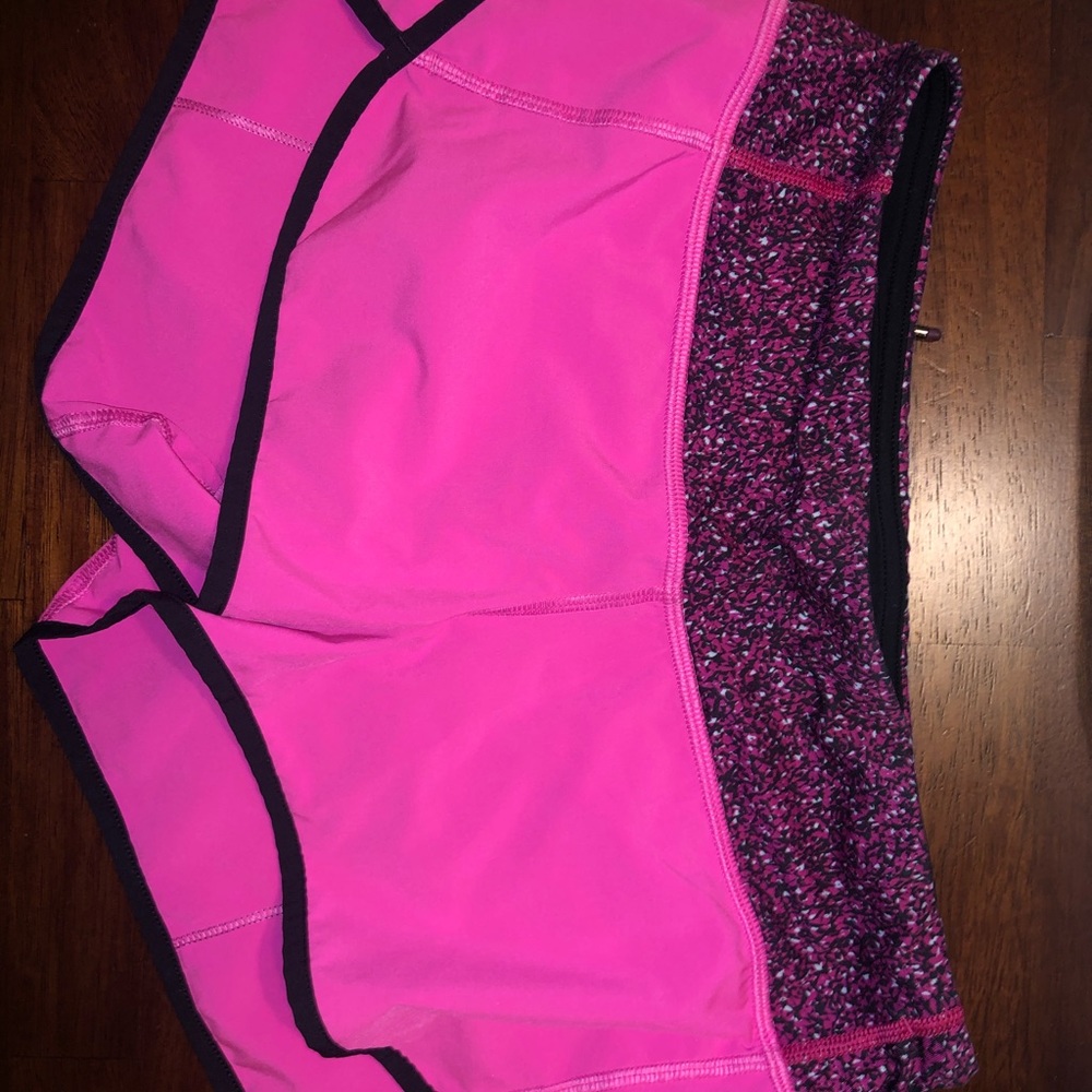 Lululemon 2.5” speed up shorts